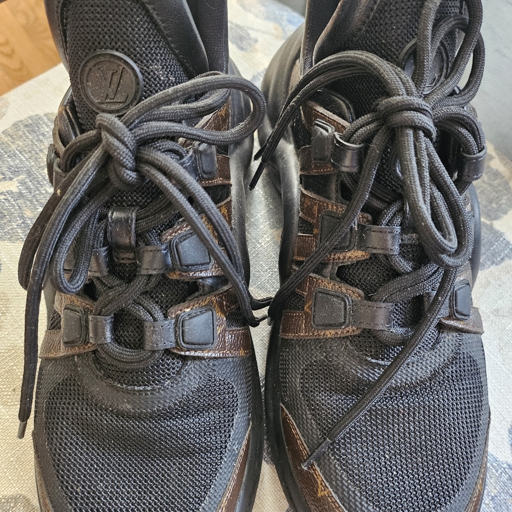 Louis Vuitton Black and Brown Athletic Sneakers with Chunky Design - Picture 6 of 7